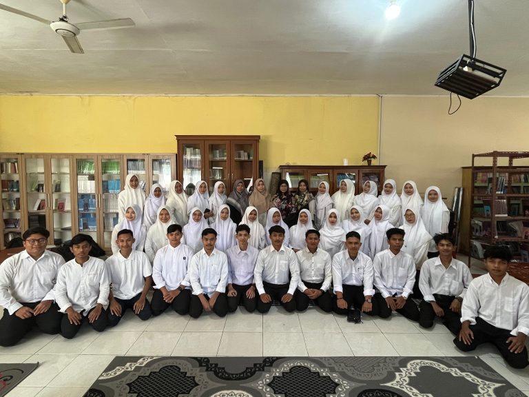 Kedatangan Mahasiswa Magang UIN Ar-Raniry ke MTs Darul Ulum YPUI Banda Aceh