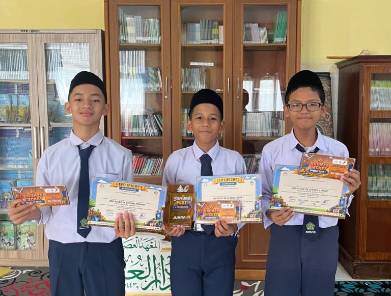 Perdana! Tim Baru MTs Darul Ulum Raih Juara Cerdas Cermat di Event SAMURAI Fest II 2026